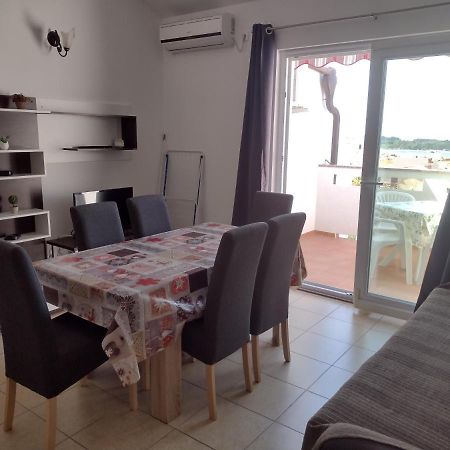 Appartement Apartman Tamara à Novalja Extérieur photo