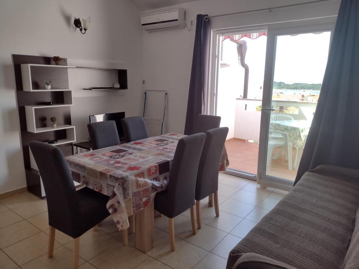 Appartement Apartman Tamara à Novalja Extérieur photo