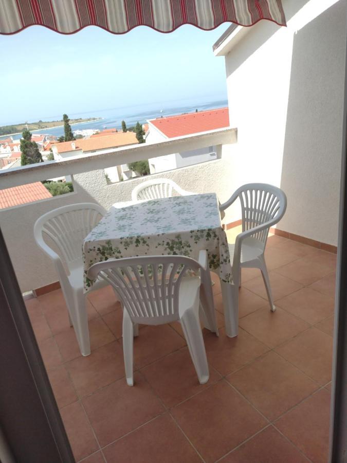Appartement Apartman Tamara à Novalja Extérieur photo