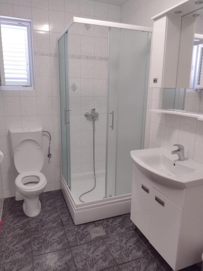Appartement Apartman Tamara à Novalja Extérieur photo
