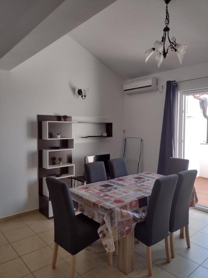 Appartement Apartman Tamara à Novalja Extérieur photo